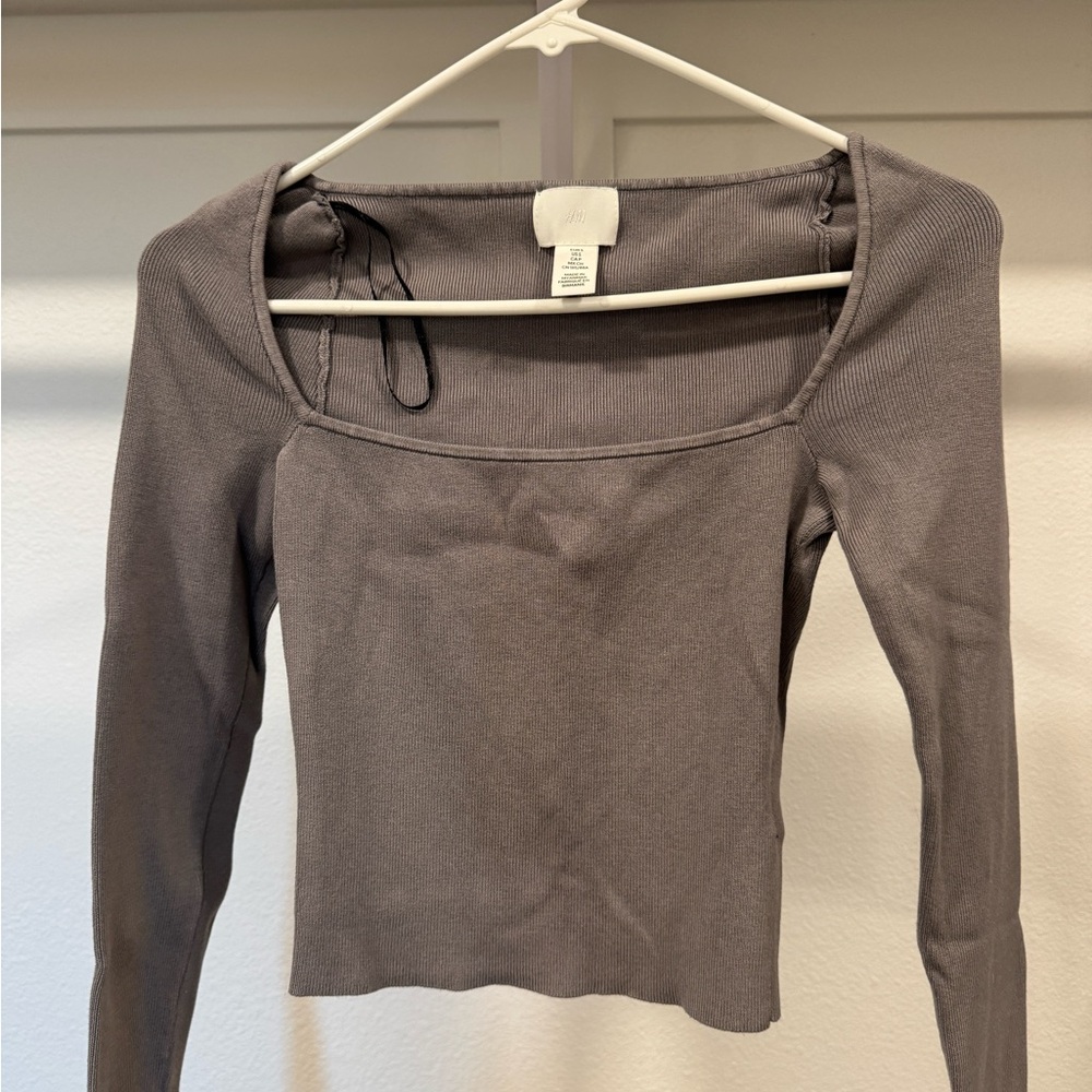 H&M sweater. Never worn. Size small